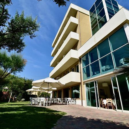 Hotel Astor B&B Лидо ди Класе Екстериор снимка