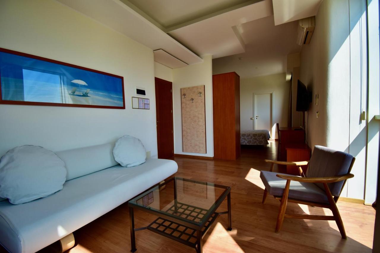 Hotel Astor B&B Лидо ди Класе Екстериор снимка