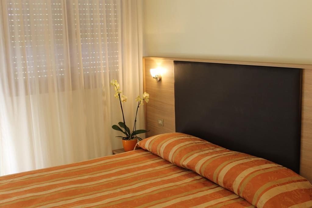 Hotel Astor B&B Лидо ди Класе Стая снимка