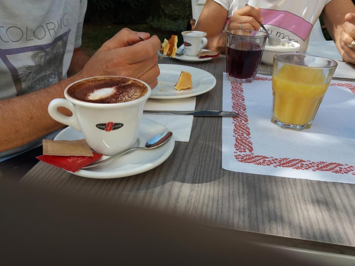 Hotel Astor B&B Лидо ди Класе Екстериор снимка