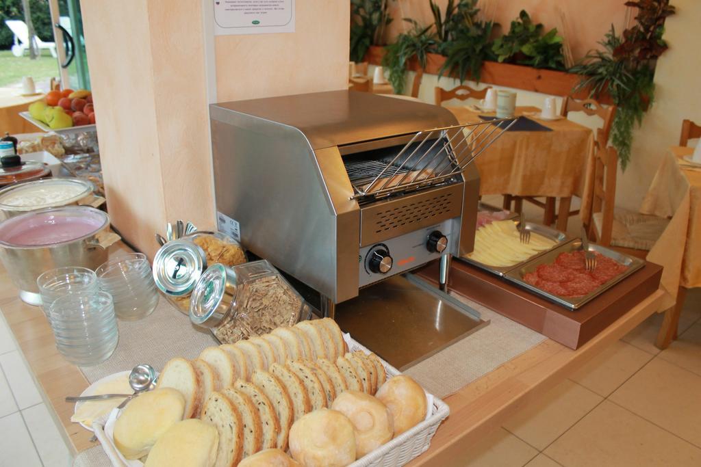 Hotel Astor B&B Лидо ди Класе Екстериор снимка