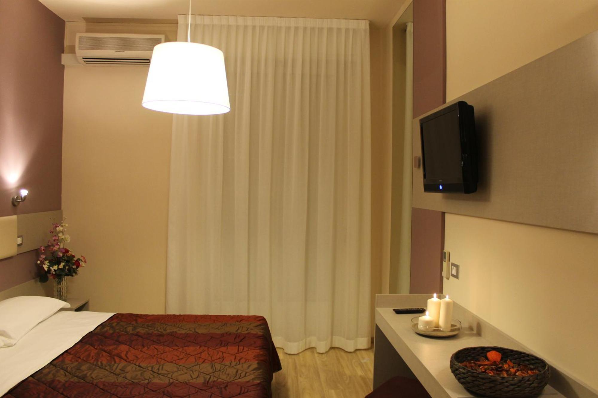 Hotel Astor B&B Лидо ди Класе Екстериор снимка