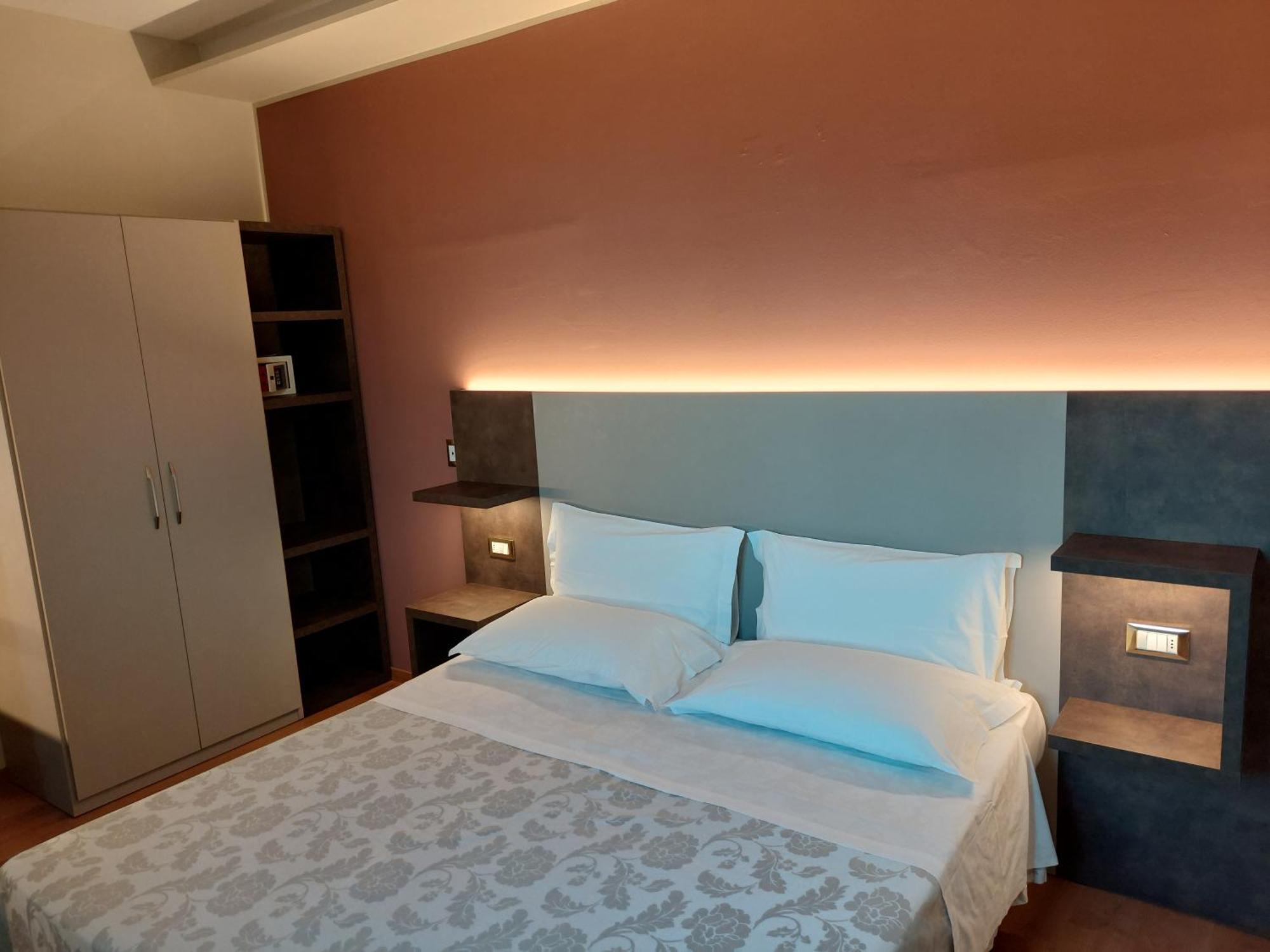 Hotel Astor B&B Лидо ди Класе Екстериор снимка