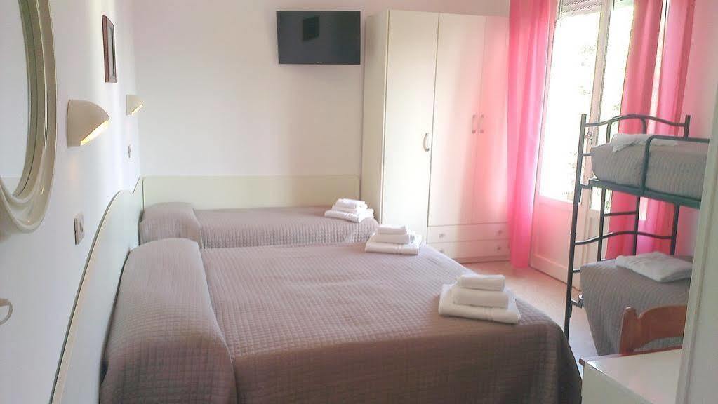Hotel Astor B&B Лидо ди Класе Екстериор снимка