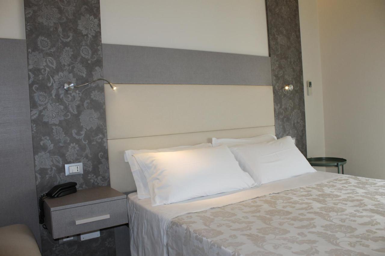 Hotel Astor B&B Лидо ди Класе Екстериор снимка
